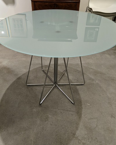 Knoll medium Paperclip table – Modele's Home Furnishings